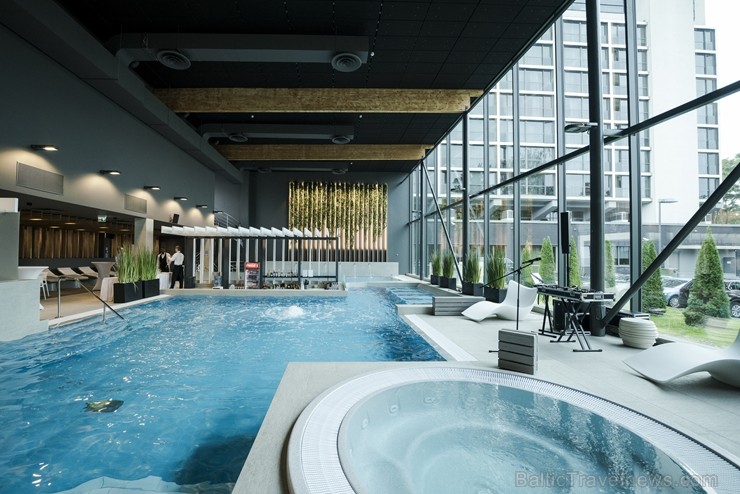 «Hotel Jūrmala Spa» pēc vērienīgas rekonstrukcijas vēris vaļā saunu un baseinu centru «Wellness Oasis». Foto: Mārcis Baltskars «Hotel Jūrmala Spa» pēc vērienīgas rekonstrukcijas vēris vaļā saunu un baseinu centru «Wellness Oasis». Foto: Mārcis Baltskars 233763