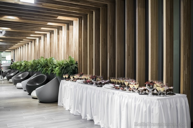 «Hotel Jūrmala Spa» pēc vērienīgas rekonstrukcijas vēris vaļā saunu un baseinu centru «Wellness Oasis». Foto: Mārcis Baltskars «Hotel Jūrmala Spa» pēc vērienīgas rekonstrukcijas vēris vaļā saunu un baseinu centru «Wellness Oasis». Foto: Mārcis Baltskars 233774
