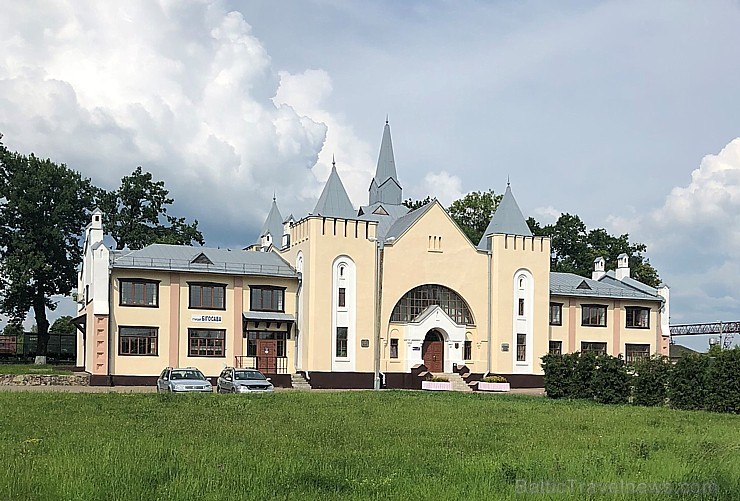 Bigosovā kādreiz varēja nokļūt no Rīgas ar vilcienu. Stacijas ēka atgādina nelielu pili 233796
