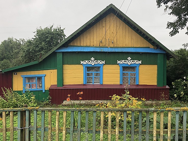 Šī velobrauciena pārsteigums – krāsainās baltkrievu mājas 233822