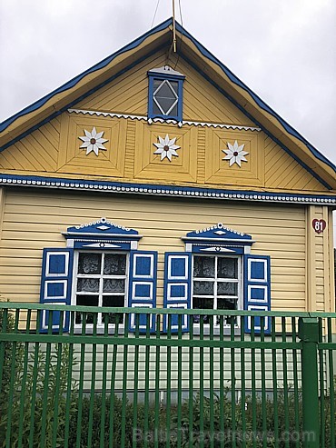 Tikai izskatās, ka aizejot vecākajai paaudzei, mājas var izzust. Jaunās mājas tiek būvētas, tādas pat kā citur Tikai izskatās, ka aizejot vecākajai paaudzei, mājas var izzust. Jaunās mājas tiek būvētas, tādas pat kā citur 233823