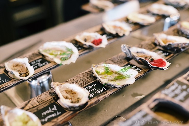 Restorāns «Petrus» aicina uz gardāko austeru degustāciju 11.oktobrī, kur būs iespējams baudīt 10 svaigas austeres ar dažādiem pildījumiem Restorāns «Petrus» aicina uz gardāko austeru degustāciju 11.oktobrī, kur būs iespējams baudīt 10 svaigas austeres ar dažādiem pildījumiem 234334