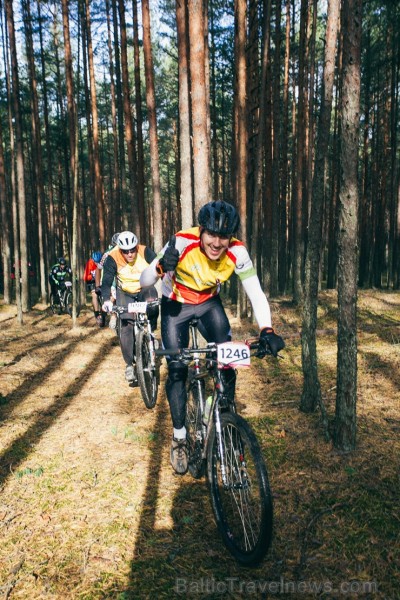 Velobraucēji Jūrmalā krāšņi noslēdz kalnu riteņbraukšanas sezonu. Foto: Lauris Galsons, Rihards Rudzis, Madara Ermansone Velobraucēji Jūrmalā krāšņi noslēdz kalnu riteņbraukšanas sezonu. Foto: Lauris Galsons, Rihards Rudzis, Madara Ermansone 234505