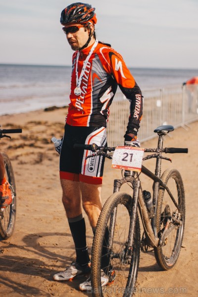 Velobraucēji Jūrmalā krāšņi noslēdz kalnu riteņbraukšanas sezonu. Foto: Lauris Galsons, Rihards Rudzis, Madara Ermansone Velobraucēji Jūrmalā krāšņi noslēdz kalnu riteņbraukšanas sezonu. Foto: Lauris Galsons, Rihards Rudzis, Madara Ermansone 234534
