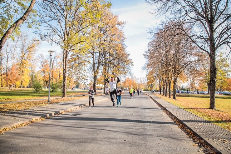 Skriešanas seriāla «Bigbank Skrien Latvija» noslēgums vairāk kā 3000 Siguldas pusmaratona dalībniekiem paliks atmiņā kā zelta rudens tā viskrāšņākajā Skriešanas seriāla «Bigbank Skrien Latvija» noslēgums vairāk kā 3000 Siguldas pusmaratona dalībniekiem paliks atmiņā kā zelta rudens tā viskrāšņākajā 235149