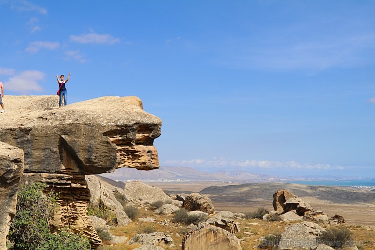 Travelnews.lv iepazīst Gobustanas valsts mākslas un vēstures rezervātu Azerbaidžānā. Sadarbībā ar Latvijas vēstniecību Azerbaidžānā un tūrisma firmu « Travelnews.lv iepazīst Gobustanas valsts mākslas un vēstures rezervātu Azerbaidžānā. Sadarbībā ar Latvijas vēstniecību Azerbaidžānā un tūrisma firmu « 235333