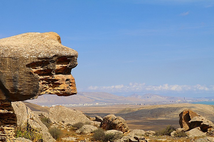Travelnews.lv iepazīst Gobustanas valsts mākslas un vēstures rezervātu Azerbaidžānā. Sadarbībā ar Latvijas vēstniecību Azerbaidžānā un tūrisma firmu « Travelnews.lv iepazīst Gobustanas valsts mākslas un vēstures rezervātu Azerbaidžānā. Sadarbībā ar Latvijas vēstniecību Azerbaidžānā un tūrisma firmu « 235392