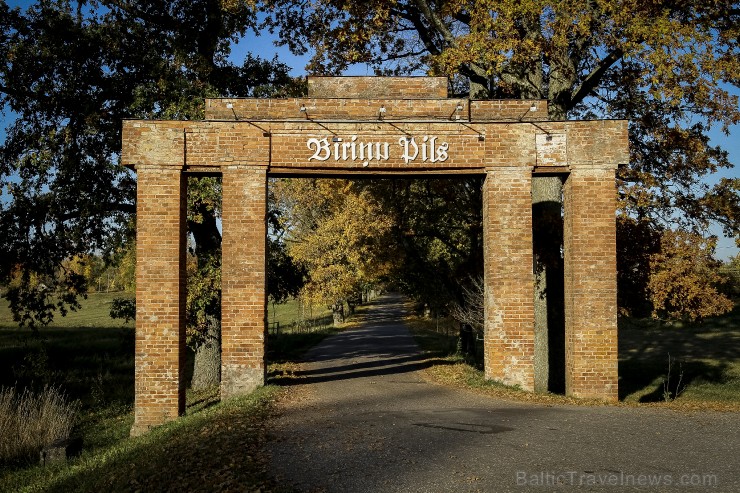 Bīriņu Pils parks ir brīnišķīga vieta zelta rudens baudīšanai 235558
