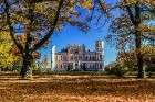 Bīriņu Pils parks ir brīnišķīga vieta zelta rudens baudīšanai