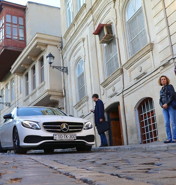 Travelnews.lv apmeklē PSRS komēdijas «Briljanta roka» filmēšanas vietu ar epizodi «...velns parāvis...». Sadarbībā ar Latvijas vēstniecību Azerbaidžān Travelnews.lv apmeklē PSRS komēdijas «Briljanta roka» filmēšanas vietu ar epizodi «...velns parāvis...». Sadarbībā ar Latvijas vēstniecību Azerbaidžān 235698