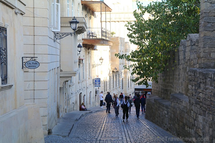 Travelnews.lv apmeklē PSRS komēdijas «Briljanta roka» filmēšanas vietu ar epizodi «...velns parāvis...». Sadarbībā ar Latvijas vēstniecību Azerbaidžān Travelnews.lv apmeklē PSRS komēdijas «Briljanta roka» filmēšanas vietu ar epizodi «...velns parāvis...». Sadarbībā ar Latvijas vēstniecību Azerbaidžān 235699