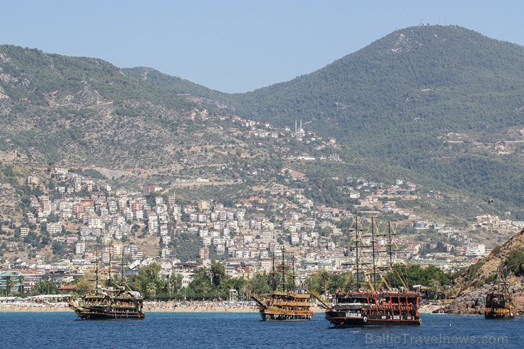 Travelnews.lv dodas izbraucienā ar izklaides kuģīti pa Alānijas piekrasti. Sadarbībā ar Turkish Airlines Travelnews.lv dodas izbraucienā ar izklaides kuģīti pa Alānijas piekrasti. Sadarbībā ar Turkish Airlines 235906