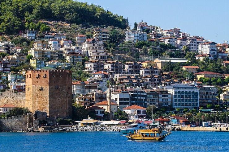 Travelnews.lv dodas izbraucienā ar izklaides kuģīti pa Alānijas piekrasti. Sadarbībā ar Turkish Airlines Travelnews.lv dodas izbraucienā ar izklaides kuģīti pa Alānijas piekrasti. Sadarbībā ar Turkish Airlines 235930