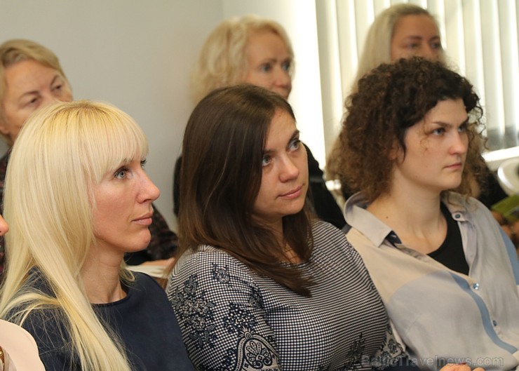 Ceļojumu konsultanti tiekas Apvienoto Arābu Emirātu vētniecībā Rīgā un spriež par iespējām ceļot Ceļojumu konsultanti tiekas Apvienoto Arābu Emirātu vētniecībā Rīgā un spriež par iespējām ceļot 236063
