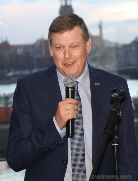 Viesnīca «Radisson Blu Daugava» piedāvā šarža izstādi «Draudzīgs pārspīlējums. ŠARŽS UN PERSONĪBA LATVIEŠU KULTŪRĀ» un «Peter Mertes» vīnus Viesnīca «Radisson Blu Daugava» piedāvā šarža izstādi «Draudzīgs pārspīlējums. ŠARŽS UN PERSONĪBA LATVIEŠU KULTŪRĀ» un «Peter Mertes» vīnus 236313