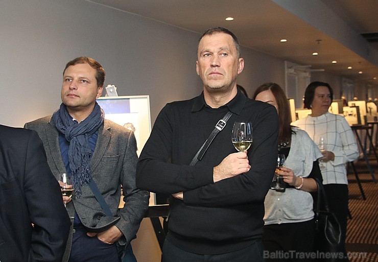 Viesnīca «Radisson Blu Daugava» piedāvā šarža izstādi «Draudzīgs pārspīlējums. ŠARŽS UN PERSONĪBA LATVIEŠU KULTŪRĀ» un «Peter Mertes» vīnus Viesnīca «Radisson Blu Daugava» piedāvā šarža izstādi «Draudzīgs pārspīlējums. ŠARŽS UN PERSONĪBA LATVIEŠU KULTŪRĀ» un «Peter Mertes» vīnus 236324