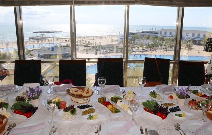 Travelnews.lv apmeklē Baku labāko zivju restorānu «Nar & Sharab». Sadarbībā ar Latvijas vēstniecību Azerbaidžānā un tūrisma firmu «RANTUR Travel Agenc Travelnews.lv apmeklē Baku labāko zivju restorānu «Nar & Sharab». Sadarbībā ar Latvijas vēstniecību Azerbaidžānā un tūrisma firmu «RANTUR Travel Agenc 236862