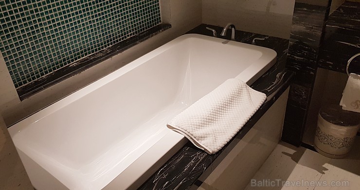 Travelnews.lv izbauda Hanojas viesnīcas «La Belle Vie Hotel» viesmīlību. Sadarbībā ar 365 brīvdienas un Turkish Airlines Travelnews.lv izbauda Hanojas viesnīcas «La Belle Vie Hotel» viesmīlību. Sadarbībā ar 365 brīvdienas un Turkish Airlines 236975
