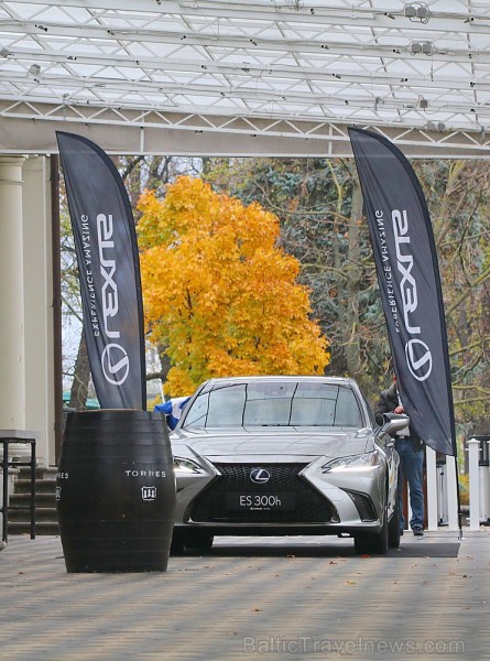 Brīnišķīgā Rīgas restorāna «Bibliotēka Nr.1» brokastu atmosfērā prezentē jauno «Lexus ES» 237053
