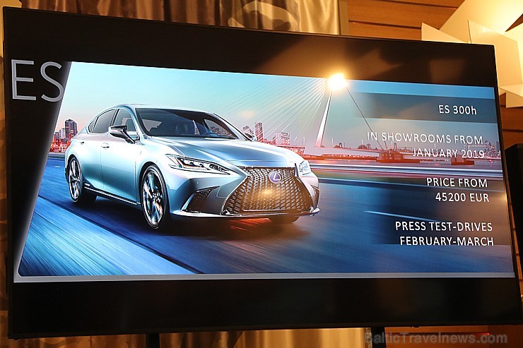 Brīnišķīgā Rīgas restorāna «Bibliotēka Nr.1» brokastu atmosfērā prezentē jauno «Lexus ES» 237070