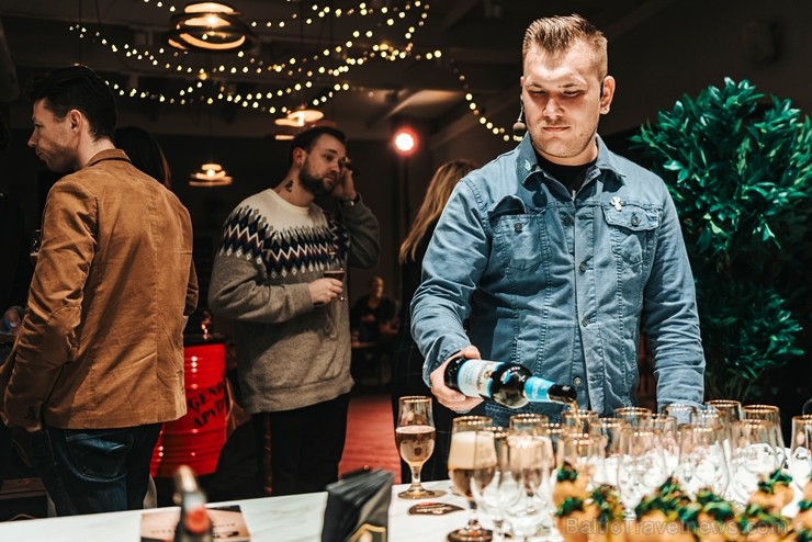 Pasākuma laikā īpaša vērība piešķirta Lielvārdes alus ekskluzīvajam sezonālajam alum, kura garšas nianses veido lazdu rieksti un tas radīts par godu L Pasākuma laikā īpaša vērība piešķirta Lielvārdes alus ekskluzīvajam sezonālajam alum, kura garšas nianses veido lazdu rieksti un tas radīts par godu L 237115