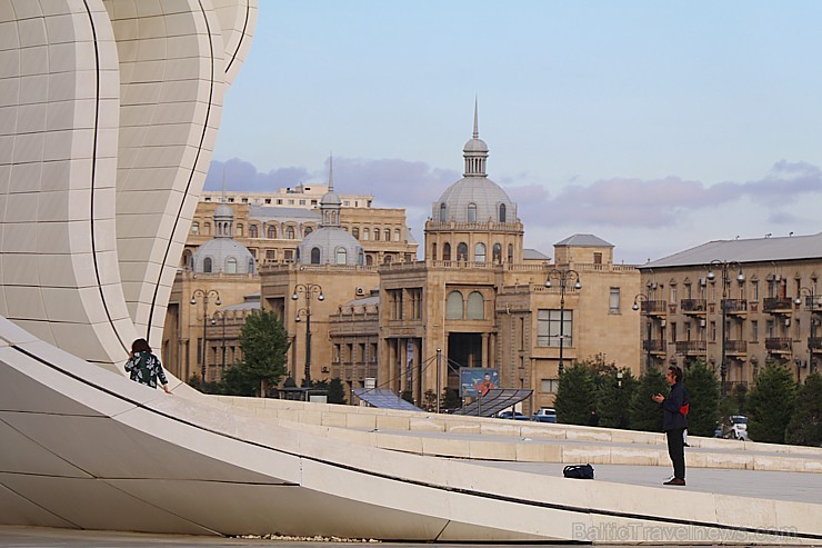 Travelnews.lv ar ekskursiju autobusu apceļo Baku raksturīgākās vietas. Sadarbībā ar Latvijas vēstniecību Azerbaidžānā un tūrisma firmu «RANTUR Travel Travelnews.lv ar ekskursiju autobusu apceļo Baku raksturīgākās vietas. Sadarbībā ar Latvijas vēstniecību Azerbaidžānā un tūrisma firmu «RANTUR Travel 237671
