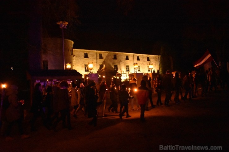 11. novembrī Jaunpils novada iedzīvotāji un viesi devās Lāčplēša dienas Gaismas gājienā no Jaunpils vidusskolas līdz Jaunpils pils laukumam, kur notik 11. novembrī Jaunpils novada iedzīvotāji un viesi devās Lāčplēša dienas Gaismas gājienā no Jaunpils vidusskolas līdz Jaunpils pils laukumam, kur notik 238072