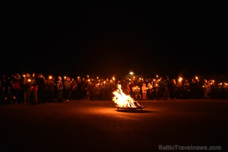 11. novembrī Jaunpils novada iedzīvotāji un viesi devās Lāčplēša dienas Gaismas gājienā no Jaunpils vidusskolas līdz Jaunpils pils laukumam, kur notik 11. novembrī Jaunpils novada iedzīvotāji un viesi devās Lāčplēša dienas Gaismas gājienā no Jaunpils vidusskolas līdz Jaunpils pils laukumam, kur notik 238076