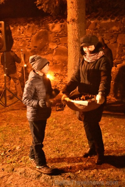 11. novembrī Jaunpils novada iedzīvotāji un viesi devās Lāčplēša dienas Gaismas gājienā no Jaunpils vidusskolas līdz Jaunpils pils laukumam, kur notik 11. novembrī Jaunpils novada iedzīvotāji un viesi devās Lāčplēša dienas Gaismas gājienā no Jaunpils vidusskolas līdz Jaunpils pils laukumam, kur notik 238087