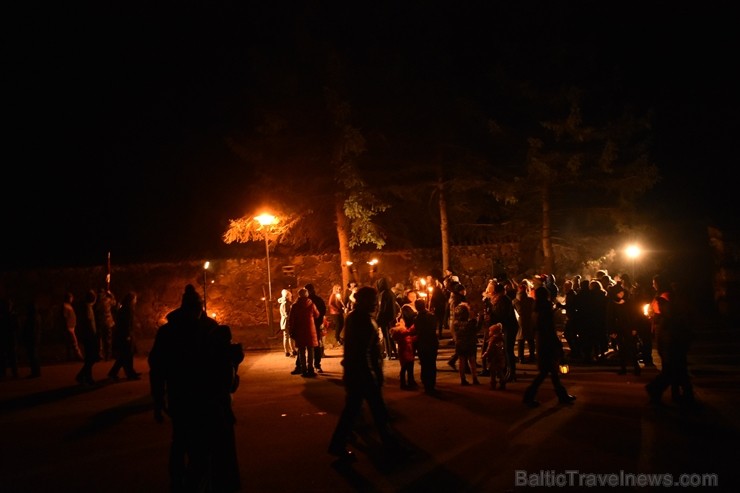 11. novembrī Jaunpils novada iedzīvotāji un viesi devās Lāčplēša dienas Gaismas gājienā no Jaunpils vidusskolas līdz Jaunpils pils laukumam, kur notik 11. novembrī Jaunpils novada iedzīvotāji un viesi devās Lāčplēša dienas Gaismas gājienā no Jaunpils vidusskolas līdz Jaunpils pils laukumam, kur notik 238089