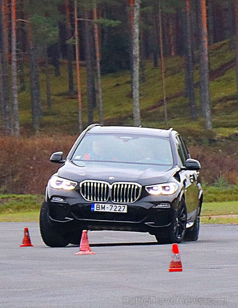 Travelnews.lv izmēģina jauno «BMW X5» meža smilšu ceļos 238624
