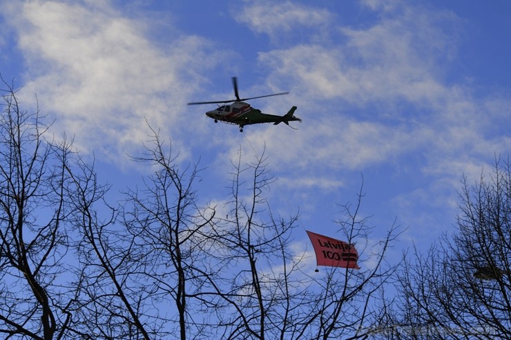 Militārajā parādē piedalījās aptuveni 1700 karavīri, zemessargi, policisti, robežsargi, ugunsdzēsēji un jaunsargi. Par godu Latvijas valsts neatkarība Militārajā parādē piedalījās aptuveni 1700 karavīri, zemessargi, policisti, robežsargi, ugunsdzēsēji un jaunsargi. Par godu Latvijas valsts neatkarība 238691
