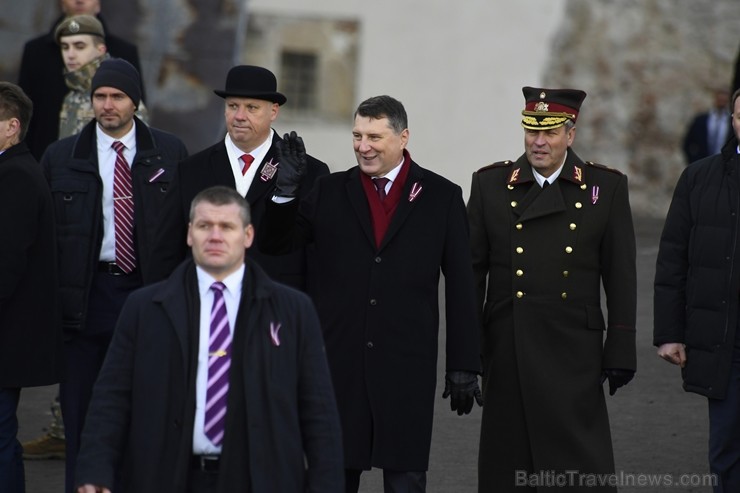 Militārajā parādē piedalījās aptuveni 1700 karavīri, zemessargi, policisti, robežsargi, ugunsdzēsēji un jaunsargi. Par godu Latvijas valsts neatkarība Militārajā parādē piedalījās aptuveni 1700 karavīri, zemessargi, policisti, robežsargi, ugunsdzēsēji un jaunsargi. Par godu Latvijas valsts neatkarība 238692