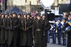 Latvijas 100. gadadienai veltītā Bruņoto spēku militārā parāde pulcē tūkstošiem skatītājus