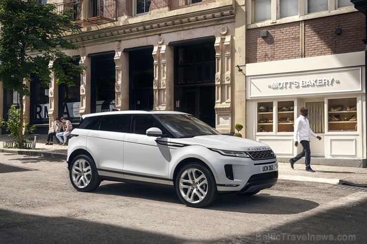 Oriģinālais luksusa klases kompaktais SUV ir kļuvis vēl labāks. Dzimtenes pilsētā un kalnos jaunais pievienojas Range Rover saimei, piedāvājot iespēju Oriģinālais luksusa klases kompaktais SUV ir kļuvis vēl labāks. Dzimtenes pilsētā un kalnos jaunais pievienojas Range Rover saimei, piedāvājot iespēju 239008