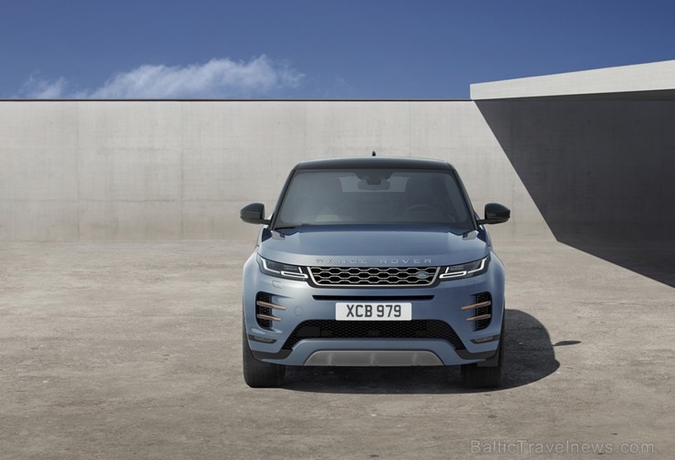 Oriģinālais luksusa klases kompaktais SUV ir kļuvis vēl labāks. Dzimtenes pilsētā un kalnos jaunais pievienojas Range Rover saimei, piedāvājot iespēju Oriģinālais luksusa klases kompaktais SUV ir kļuvis vēl labāks. Dzimtenes pilsētā un kalnos jaunais pievienojas Range Rover saimei, piedāvājot iespēju 239023
