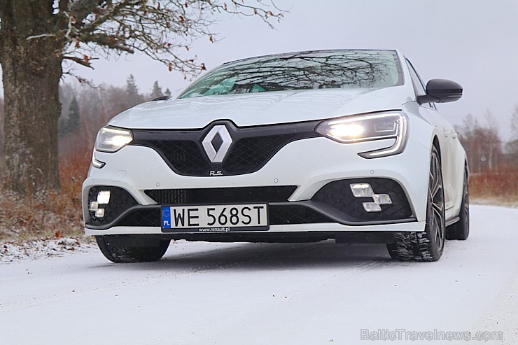 Travelnews.lv apceļo Latgali ar jauno un sportisko «Renault Megane R.S.» ar 280 zirgspēkiem 239067
