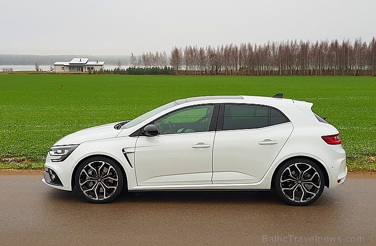 Travelnews.lv apceļo Latgali ar jauno un sportisko «Renault Megane R.S.» ar 280 zirgspēkiem 239069