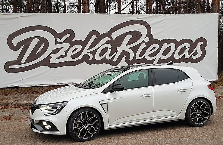 Travelnews.lv apceļo Latgali ar jauno un sportisko «Renault Megane R.S.» ar 280 zirgspēkiem 239070