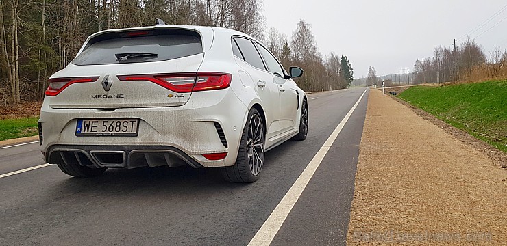 Travelnews.lv apceļo Latgali ar jauno un sportisko «Renault Megane R.S.» ar 280 zirgspēkiem 239074