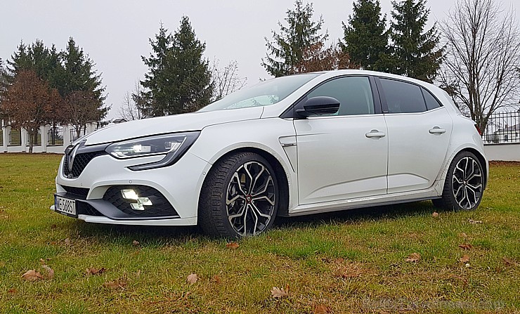 Travelnews.lv apceļo Latgali ar jauno un sportisko «Renault Megane R.S.» ar 280 zirgspēkiem 239075