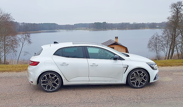 Travelnews.lv apceļo Latgali ar jauno un sportisko «Renault Megane R.S.» ar 280 zirgspēkiem 239076