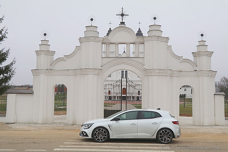 Travelnews.lv apceļo Latgali ar jauno un sportisko «Renault Megane R.S.» ar 280 zirgspēkiem 239079