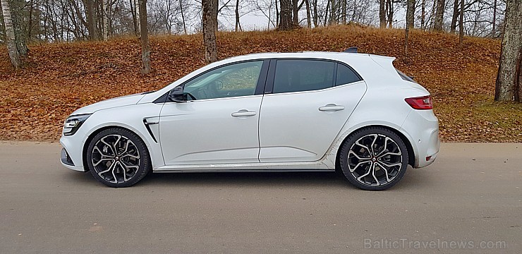 Travelnews.lv apceļo Latgali ar jauno un sportisko «Renault Megane R.S.» ar 280 zirgspēkiem 239086