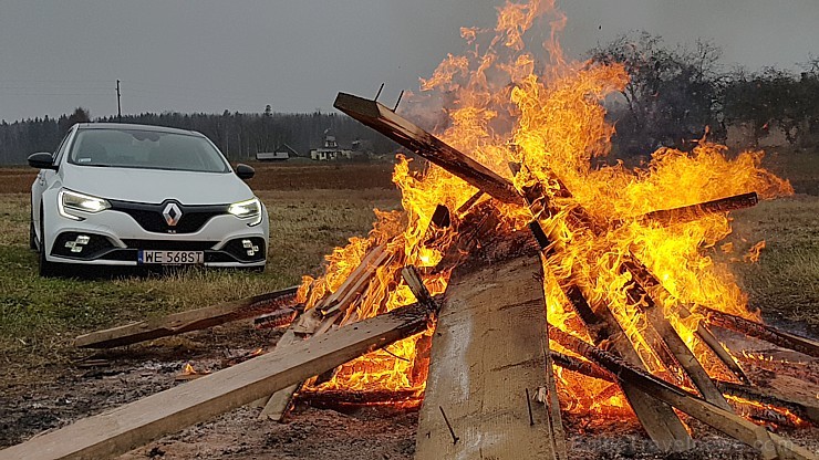 Travelnews.lv apceļo Latgali ar jauno un sportisko «Renault Megane R.S.» ar 280 zirgspēkiem 239095