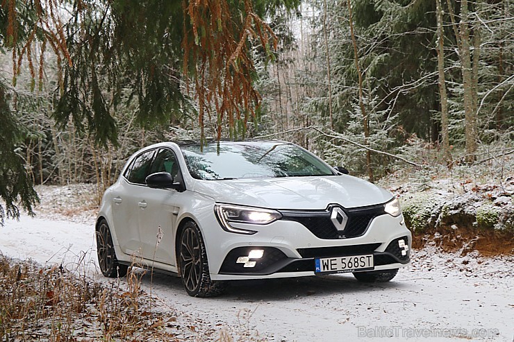 Travelnews.lv apceļo Latgali ar jauno un sportisko «Renault Megane R.S.» ar 280 zirgspēkiem 239098