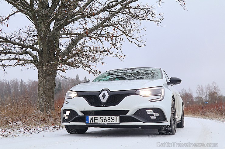 Travelnews.lv apceļo Latgali ar jauno un sportisko «Renault Megane R.S.» ar 280 zirgspēkiem 239099