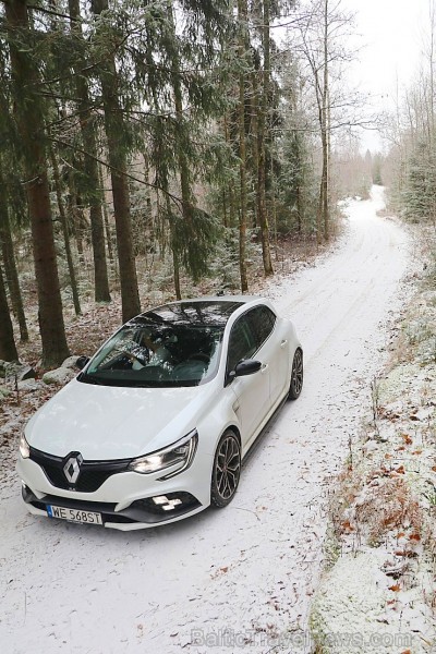 Travelnews.lv apceļo Latgali ar jauno un sportisko «Renault Megane R.S.» ar 280 zirgspēkiem 239101