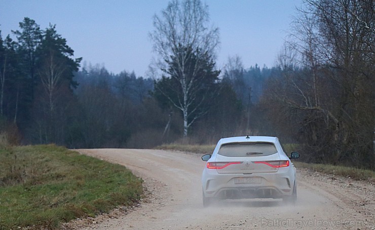 Travelnews.lv apceļo Latgali ar jauno un sportisko «Renault Megane R.S.» ar 280 zirgspēkiem 239103