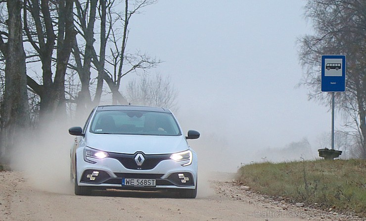 Travelnews.lv apceļo Latgali ar jauno un sportisko «Renault Megane R.S.» ar 280 zirgspēkiem 239104
